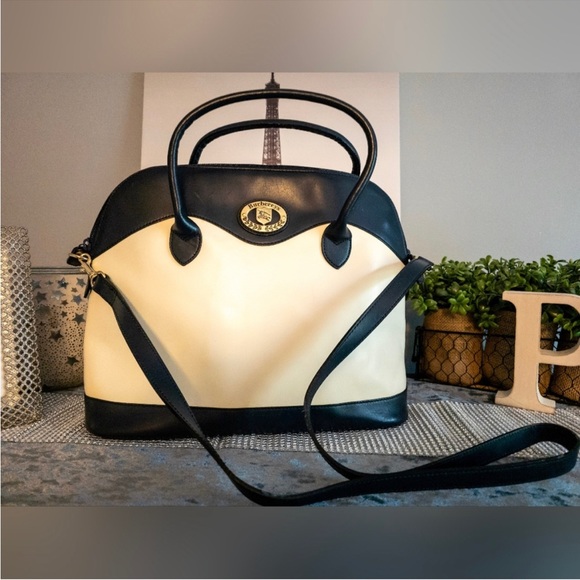 Burberry Handbags - ⚜️ BurberryS White and Navy 2-Way ⚜️